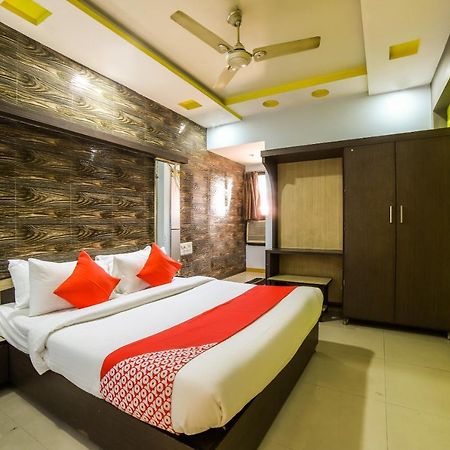 Oyo 69877 Hotel Sarthi Residency Ahmedabad Exterior photo