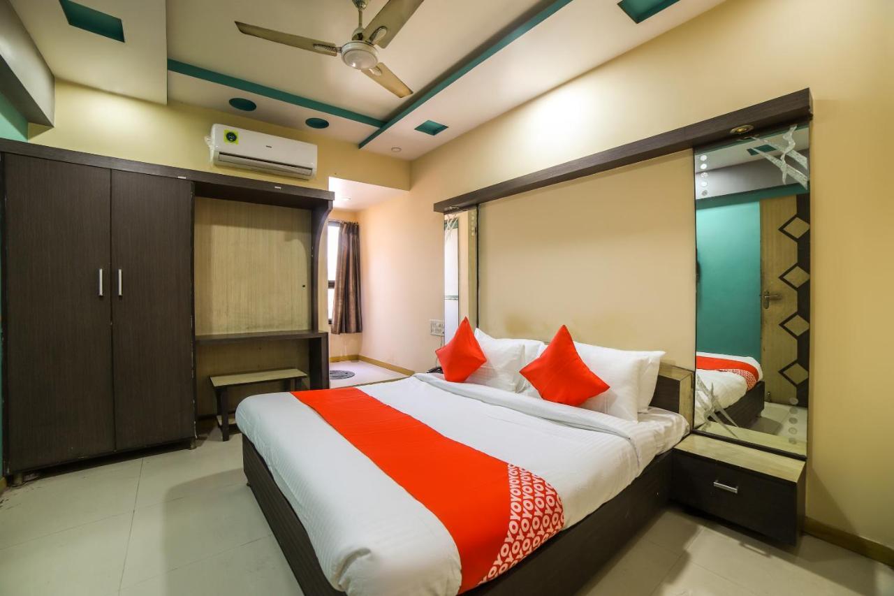 Oyo 69877 Hotel Sarthi Residency Ahmedabad Exterior photo