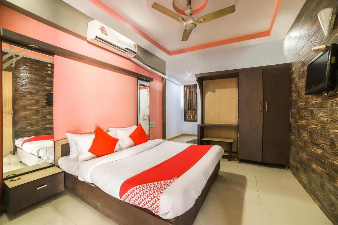 Oyo 69877 Hotel Sarthi Residency Ahmedabad Exterior photo