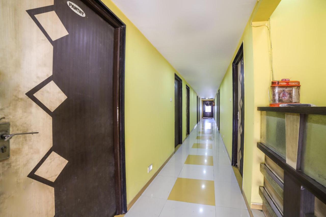 Oyo 69877 Hotel Sarthi Residency Ahmedabad Exterior photo