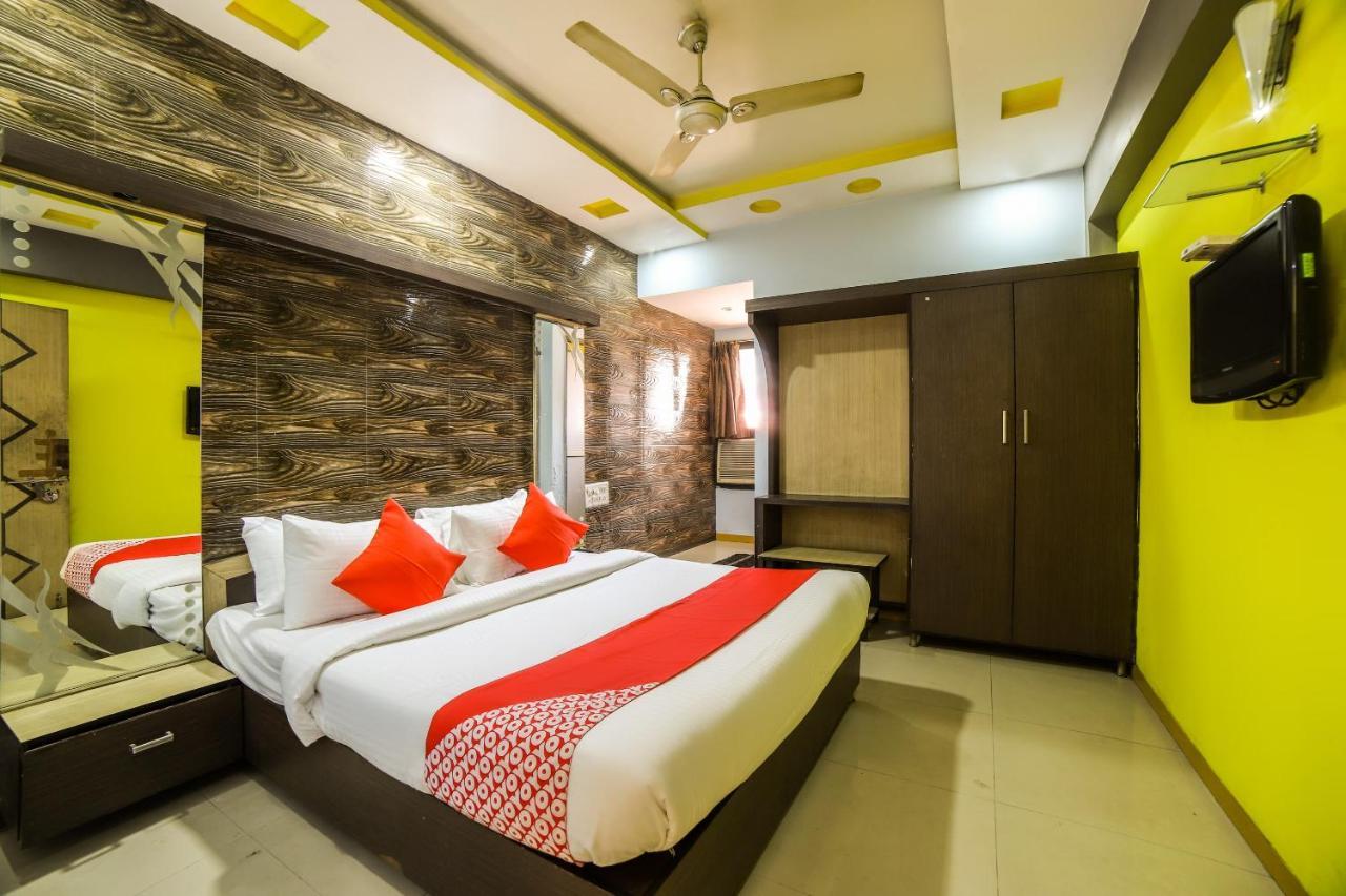 Oyo 69877 Hotel Sarthi Residency Ahmedabad Exterior photo